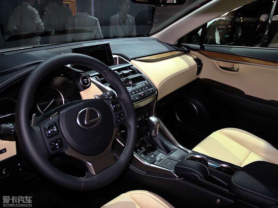 2015׿_˹NX 300h hа ǰ