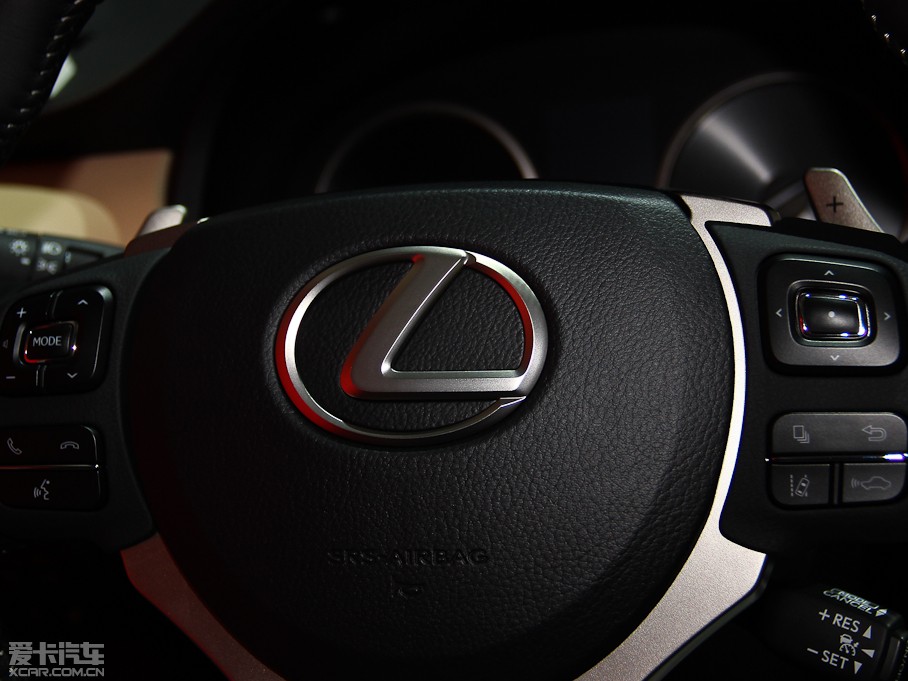 2015׿_˹NX 300h hа ǰ