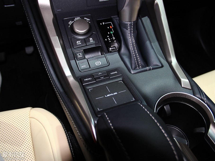 2015׿_˹NX 300h hа ǰ(q)