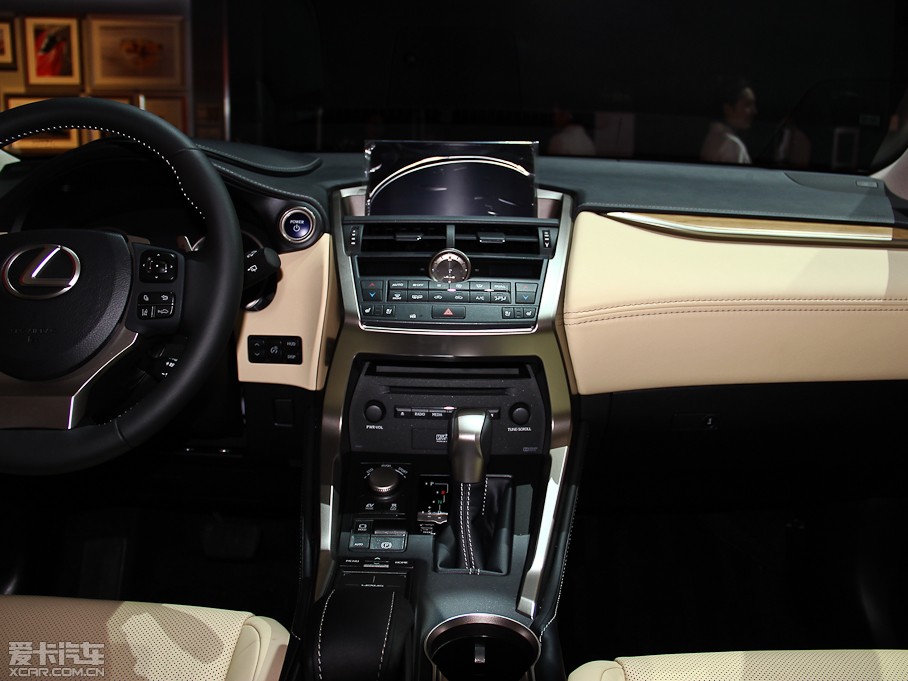 2015׿_˹NX 300h hа ǰ