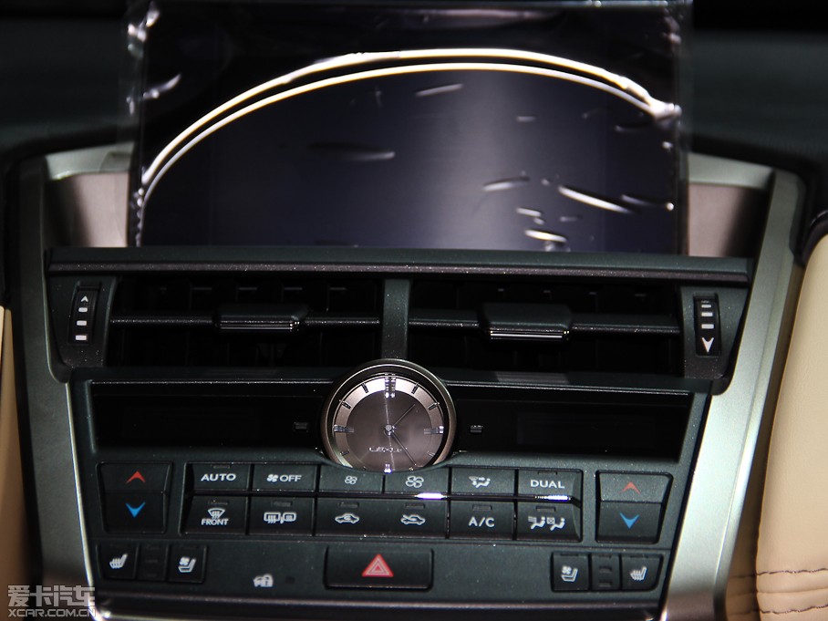 2015׿_˹NX 300h hа ǰ