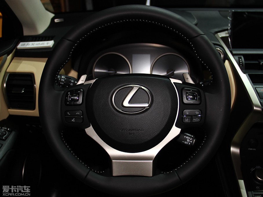 2015׿_˹NX 300h hа ǰ