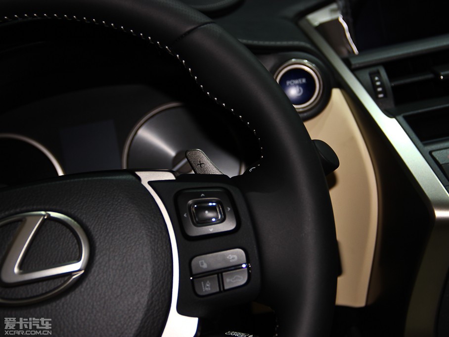 2015׿_˹NX 300h hа ǰ