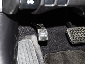 2014款300h 精英版 驻车制动器