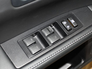 2014款300h 舒适版 主驾车窗控制区	