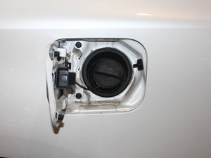 2014款300h 精英版 油箱盖