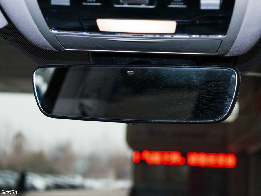 2016׿_˹RX 300 (q)A (gu)V