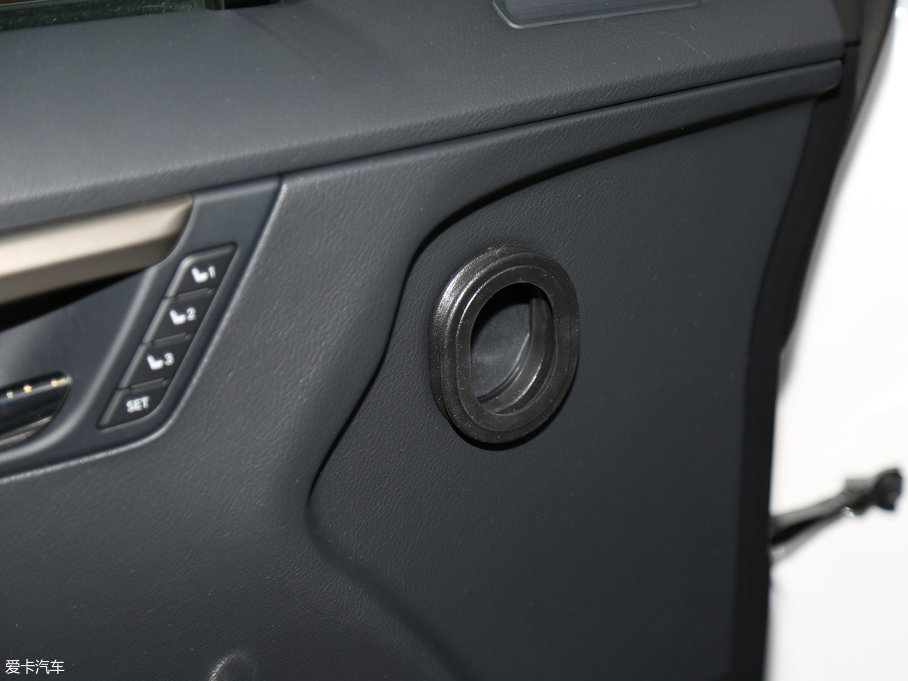 2016׿_˹RX 300 (q)A (gu)V