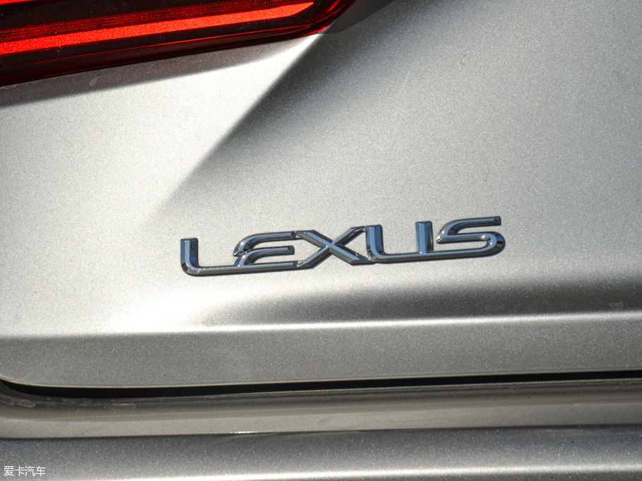 2016׿_˹IS 200t F Sport