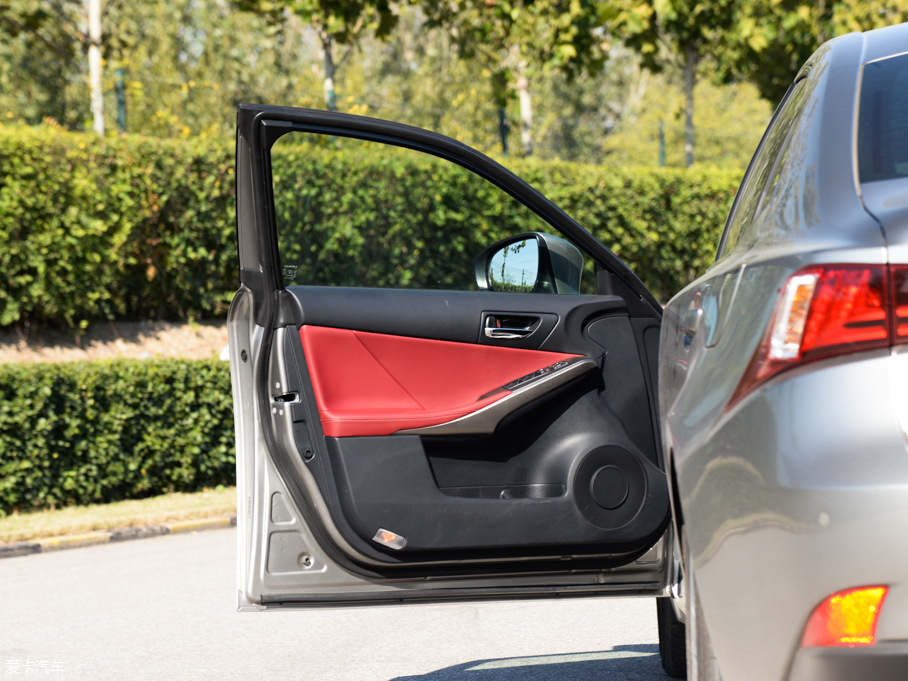 2016׿_˹IS 200t F Sport