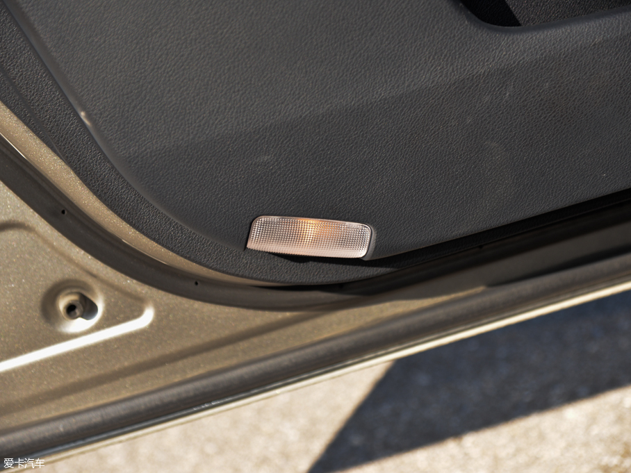 2016׿_˹IS 200t F Sport