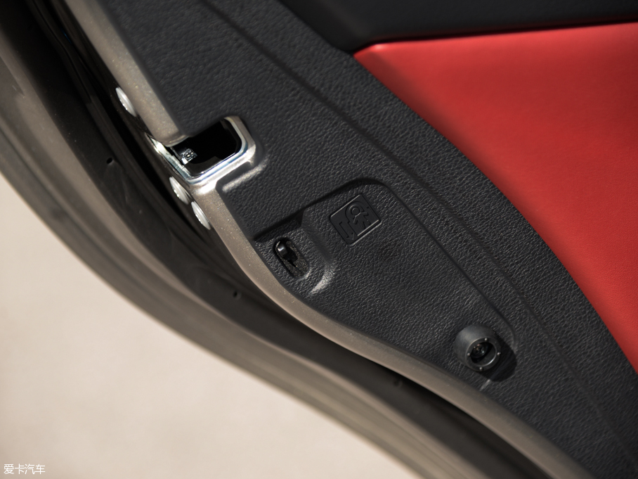 2016׿_˹IS 200t F Sport