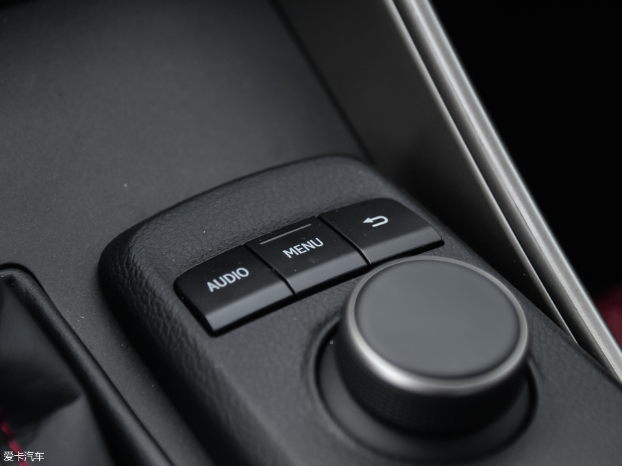 2016׿_˹IS 200t F Sport