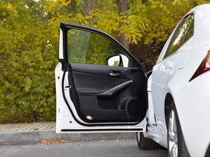 2016200t F Sport {λ܇T