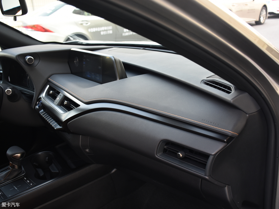 2019׿_˹UX 260h ̽Ȥ V