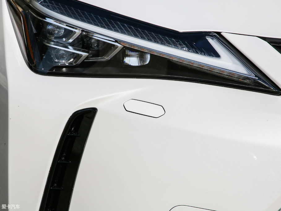 2019׿_˹UX 260h ̽ (gu)V