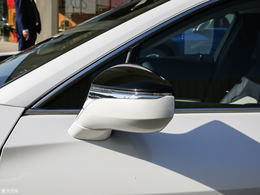 2019׿_˹UX 260h ̽ (gu)V