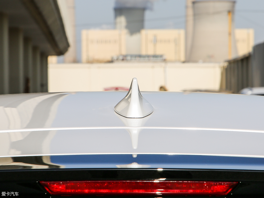 2019׿_˹UX 260h ̽ (gu)V