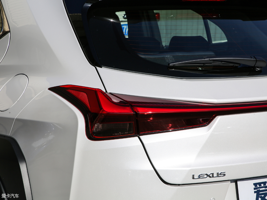 2019׿_˹UX 260h ̽ (gu)V