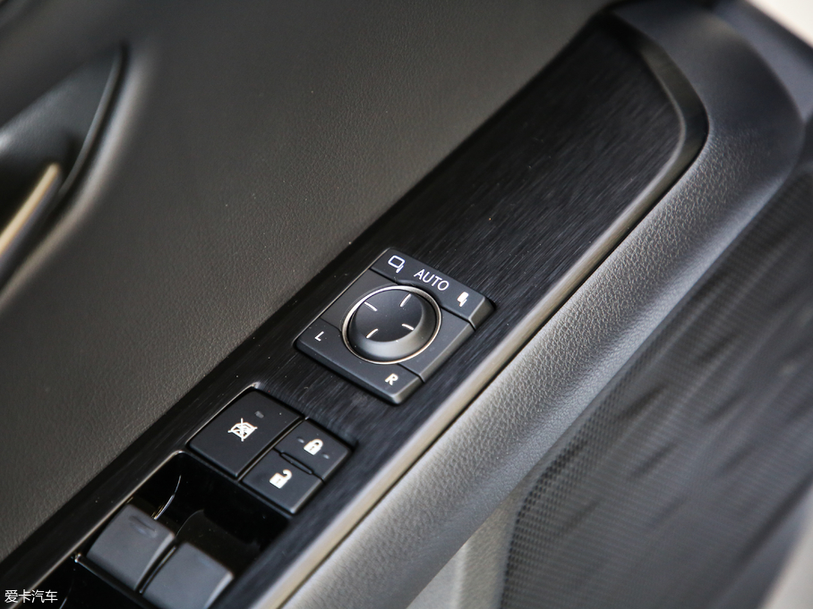 2019׿_˹UX 260h ̽ (gu)V