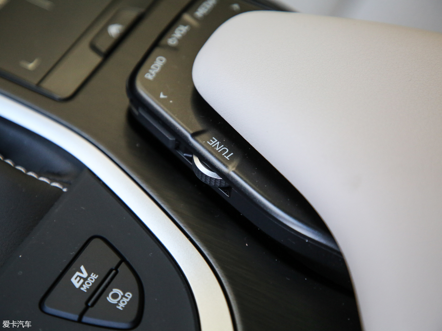 2019׿_˹UX 260h ̽ (gu)V