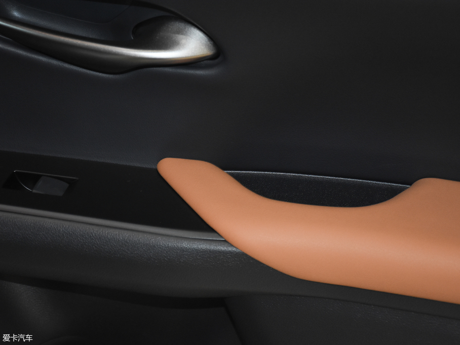 2019׿_˹UX 260h ̽ (gu)V