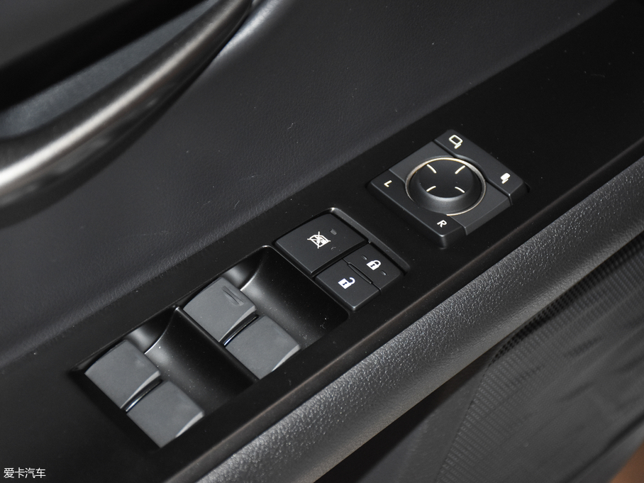 2019׿_˹UX 260h ̽ (gu)V