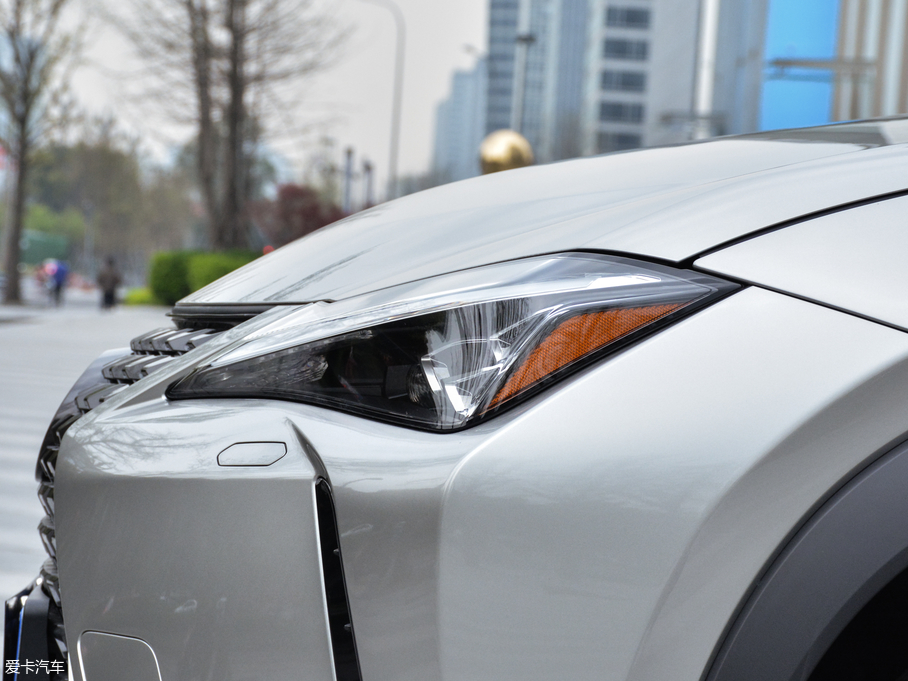 2019׿_˹UX 260h ̽ (gu)V