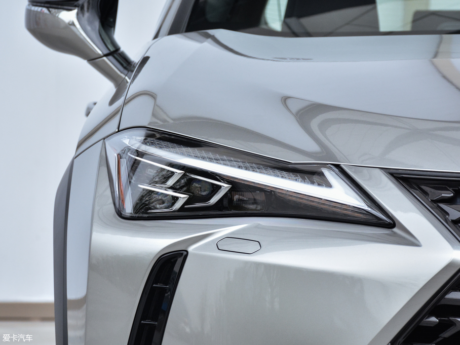 2019׿_˹UX 260h ̽ (gu)V