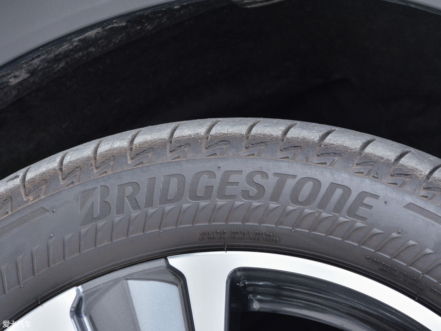 2019׿_˹UX 260h ̽ (gu)V