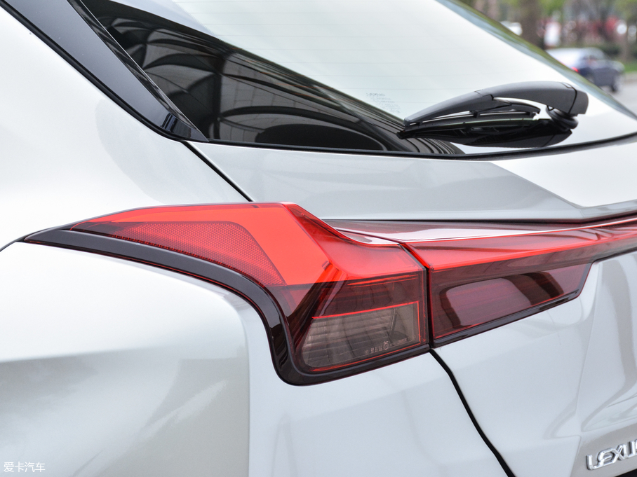 2019׿_˹UX 260h ̽ (gu)V