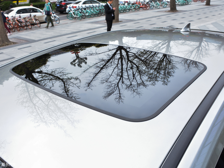 2019׿_˹UX 260h ̽ (gu)V