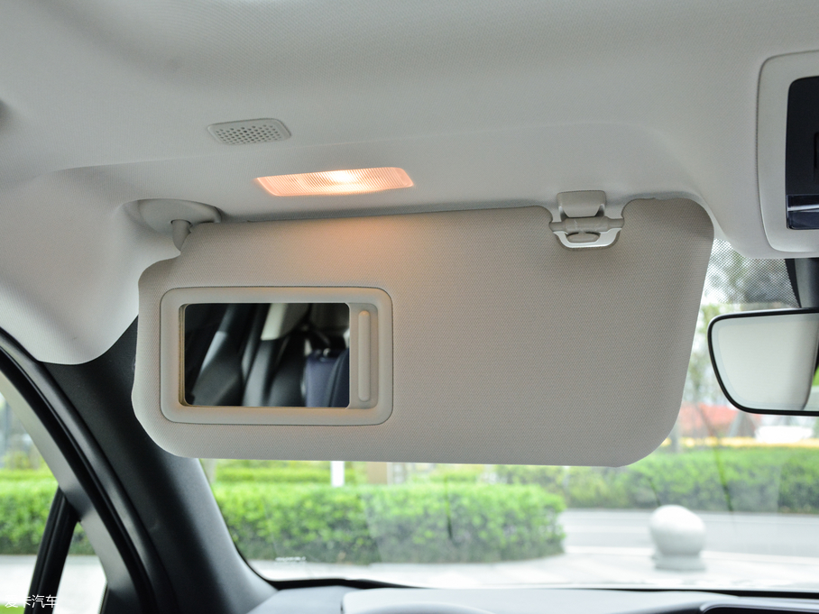 2019׿_˹UX 260h ̽ (gu)V