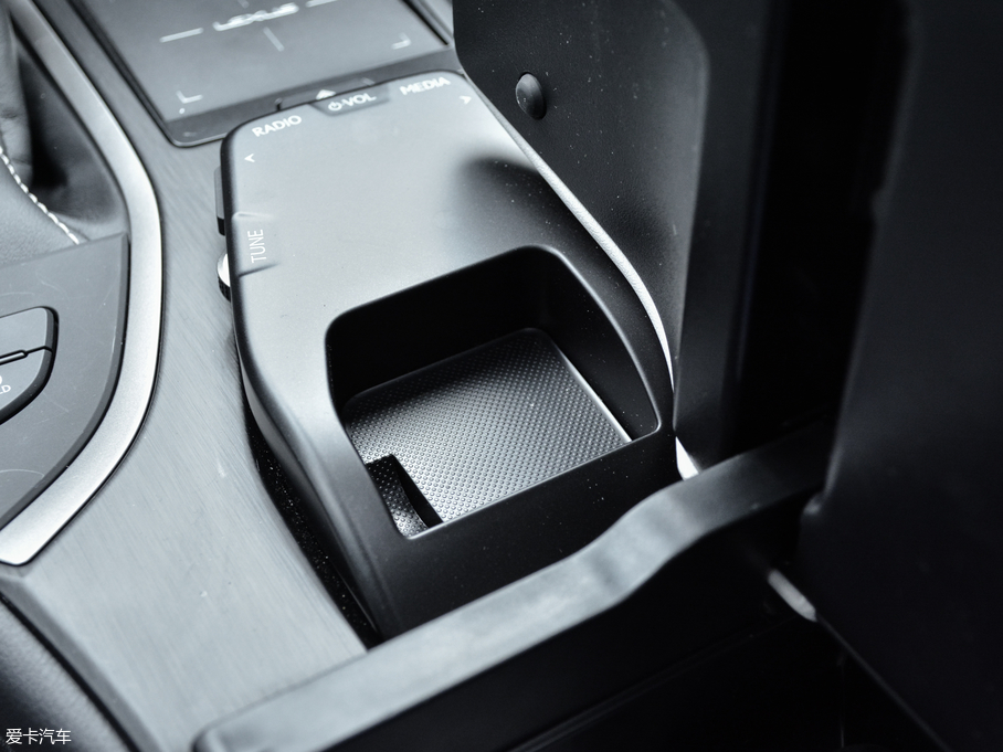 2019׿_˹UX 260h ̽ V