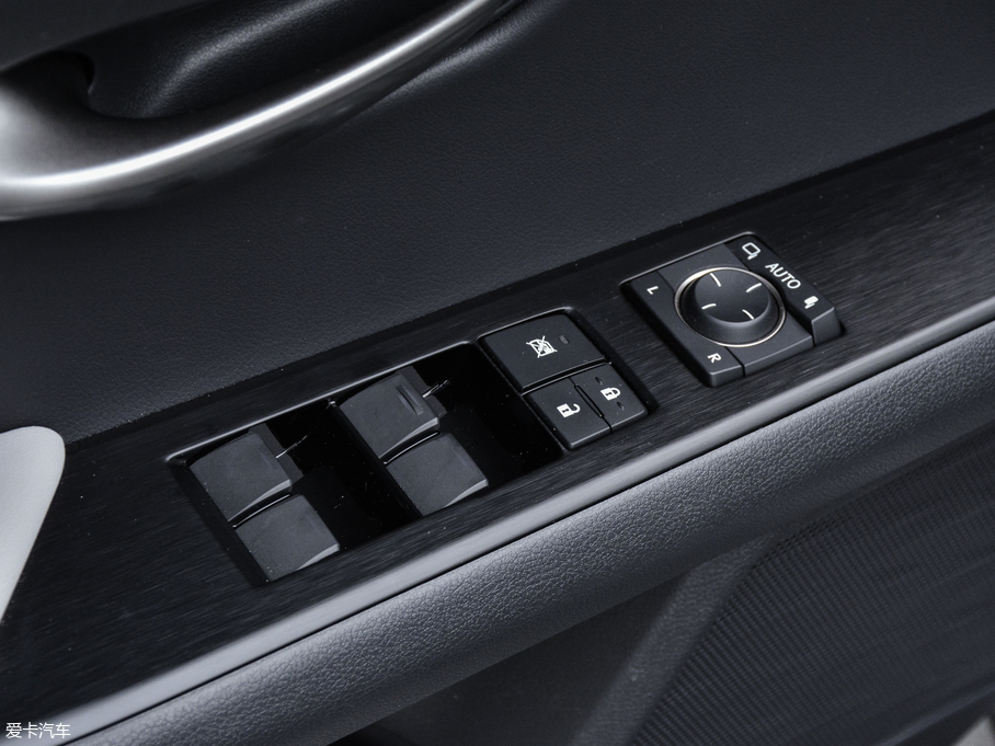 2019׿_˹UX 260h ̽ (gu)V