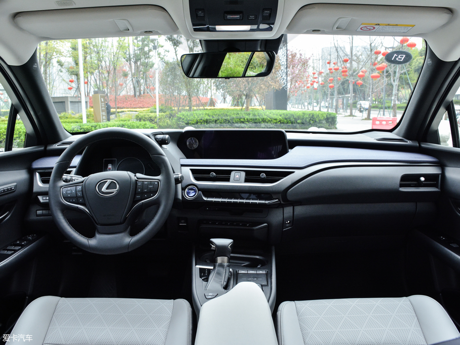 2019׿_˹UX 260h ̽ (gu)V