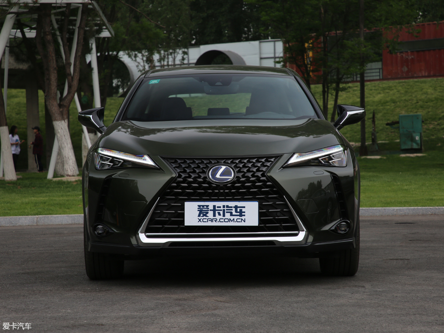 2019׿_˹UX 260h ̽ VI