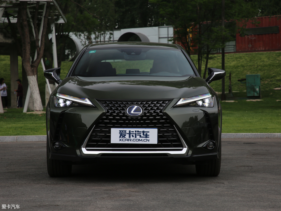 2019׿_˹UX 260h ̽ VI