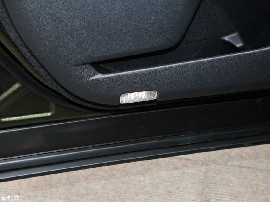 2019׿_˹UX 260h ̽ VI