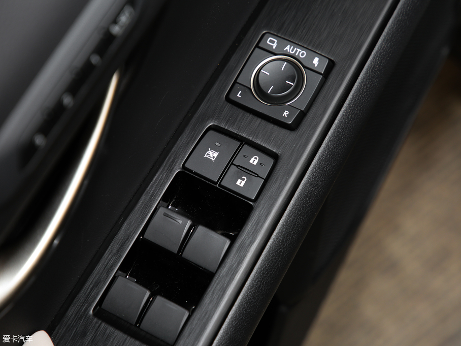 2019׿_˹UX 260h ̽ VI