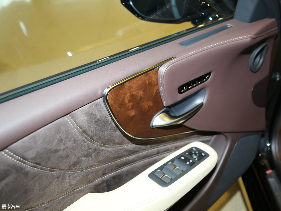 2018׿_˹LS 350 ׿Խ V