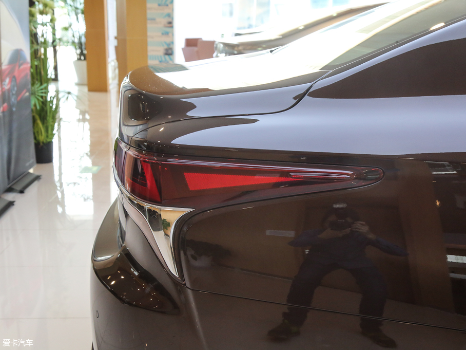 2018׿_˹LS 350 ׿Խ V