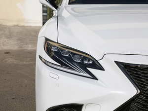 2018500h F Sport V ^