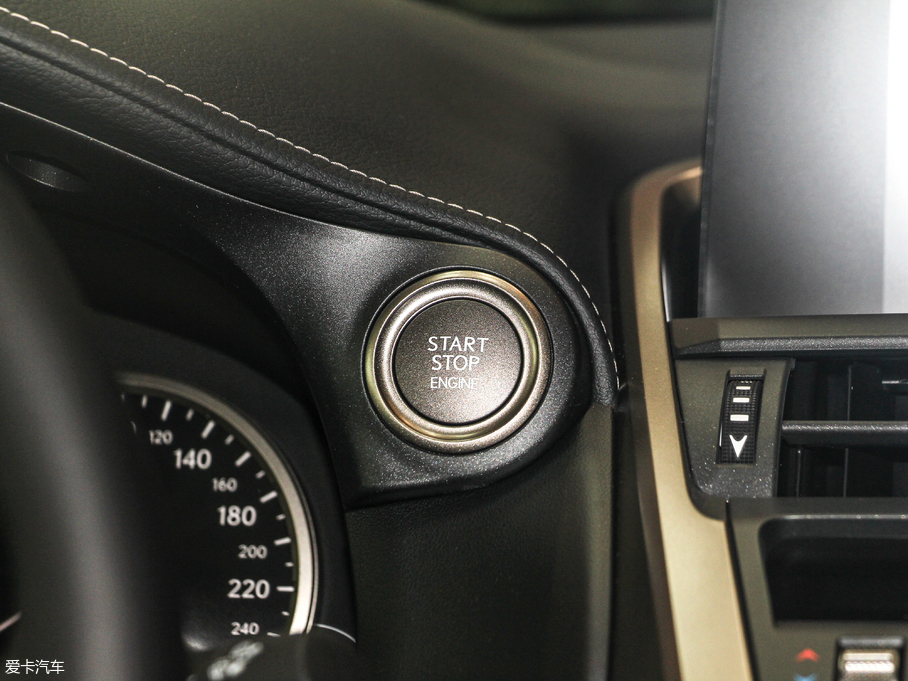 2017׿_˹NX 200 hа ǰ