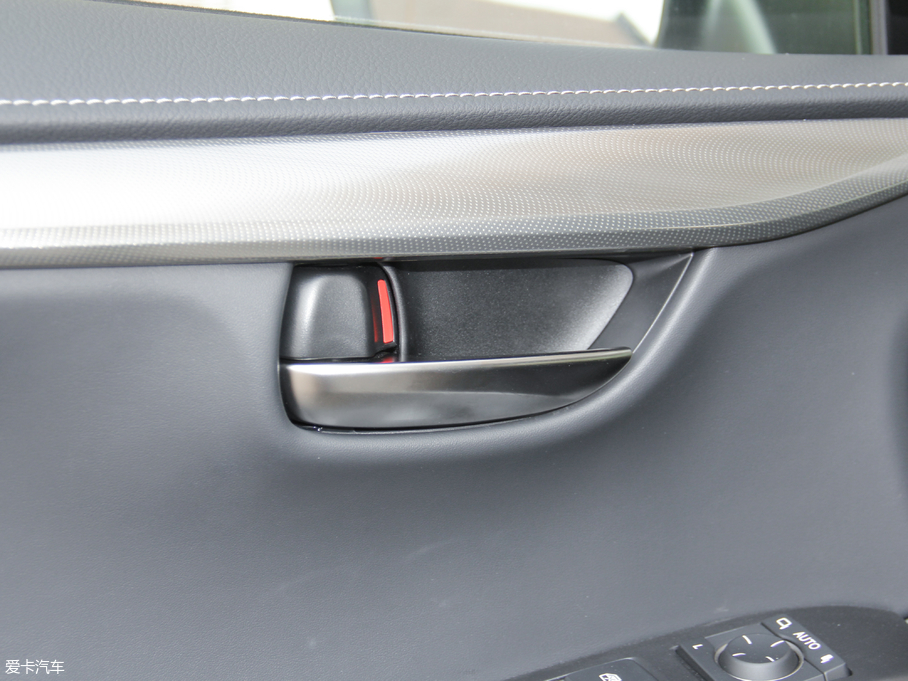 2017׿_˹NX 300h hа ǰ