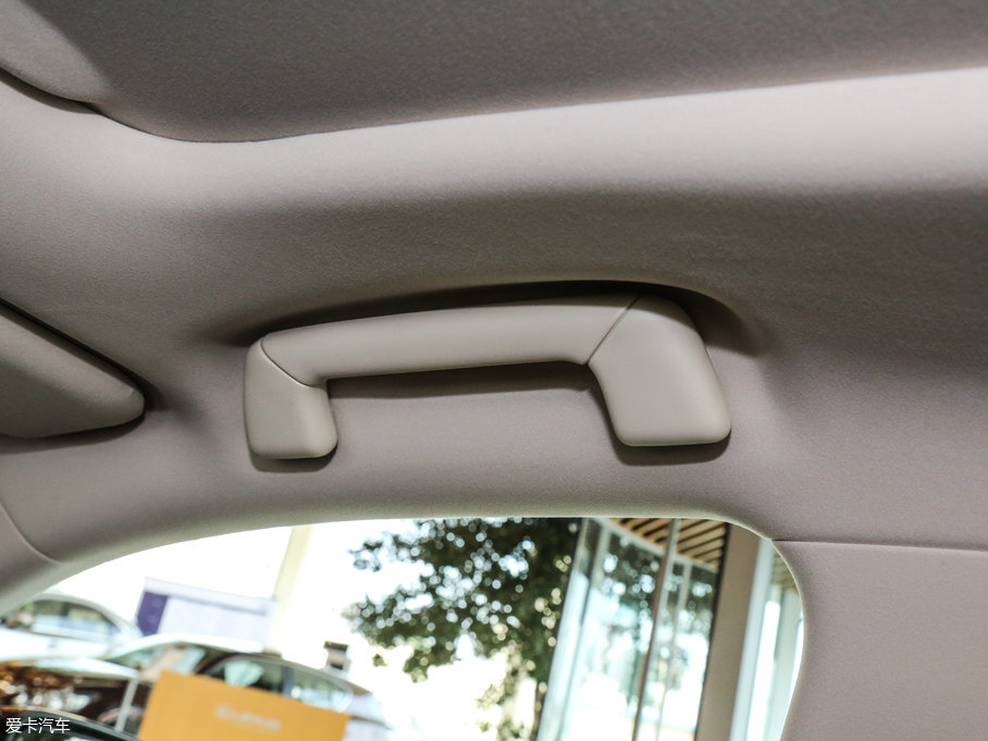 2017���׿��_˹IS 300 ���A��