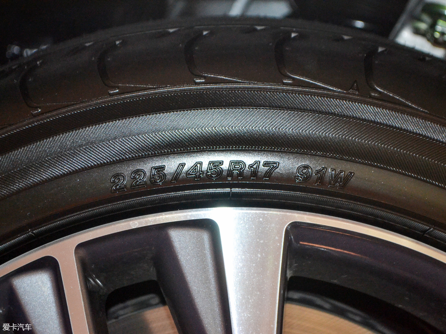 2017׿_˹IS 300 I(lng)Ȱ