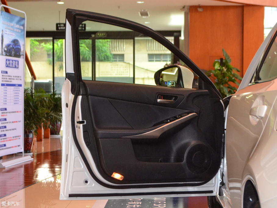 2017׿_˹IS 300 I(lng)Ȱ