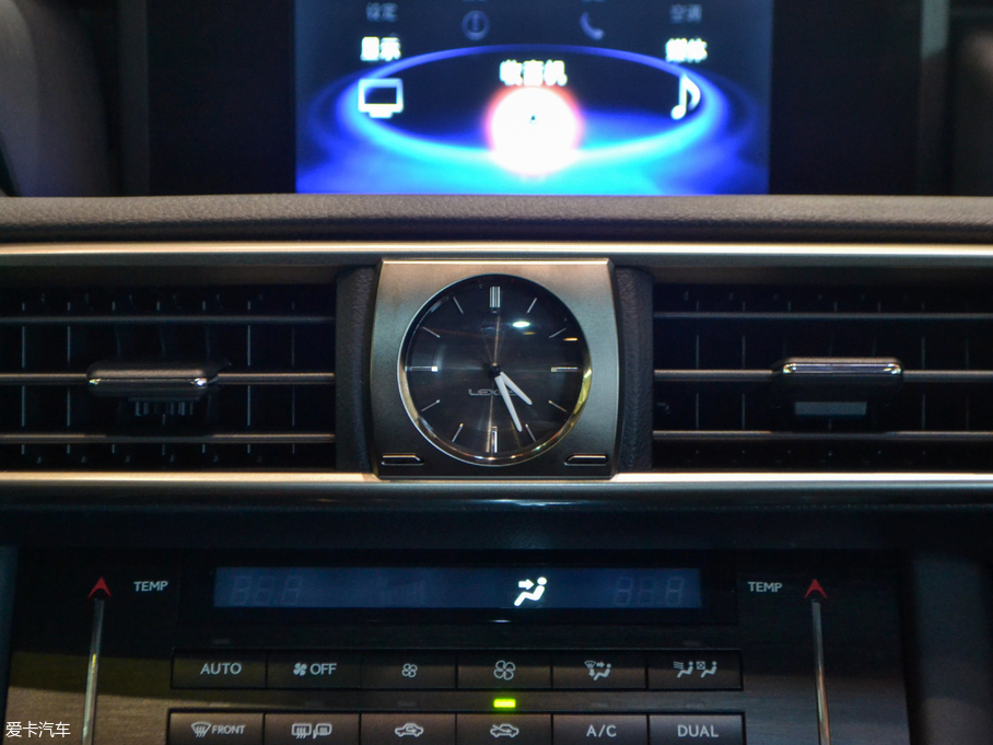 2017���׿��_˹IS 300 �I�Ȱ�