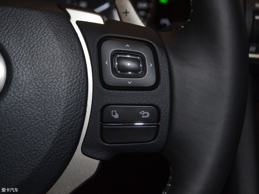 2017���׿��_˹IS 300 �I�Ȱ�